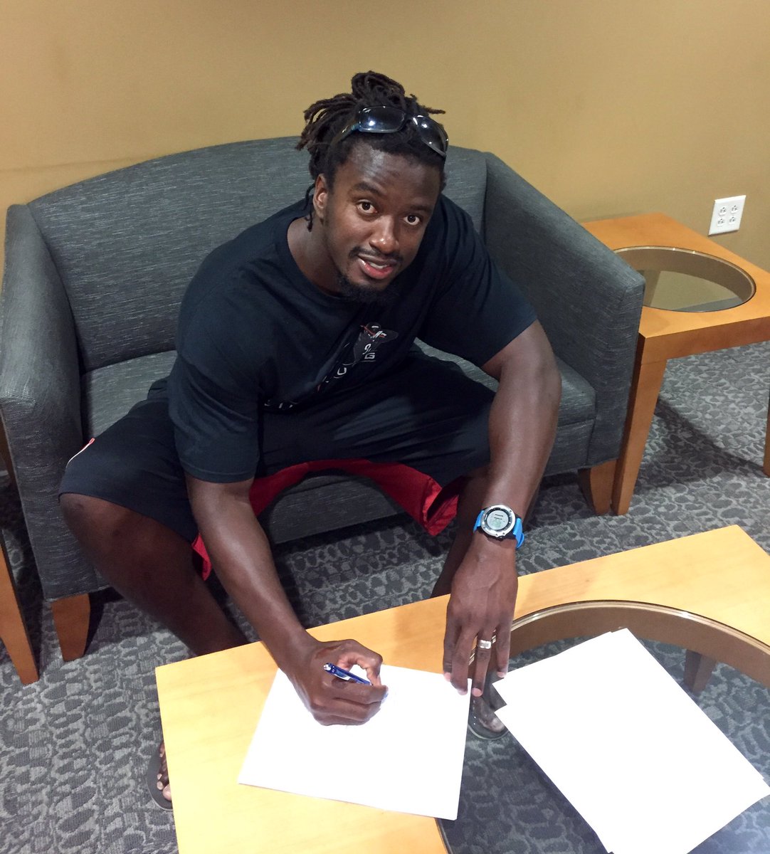 ChicagoBears's tweet photo. Willie Young has signed a 2-year extension making him a Bear through 2018!

Mood: 😁😁😁😁😁 https://t.co/EpbhI1RXxT
