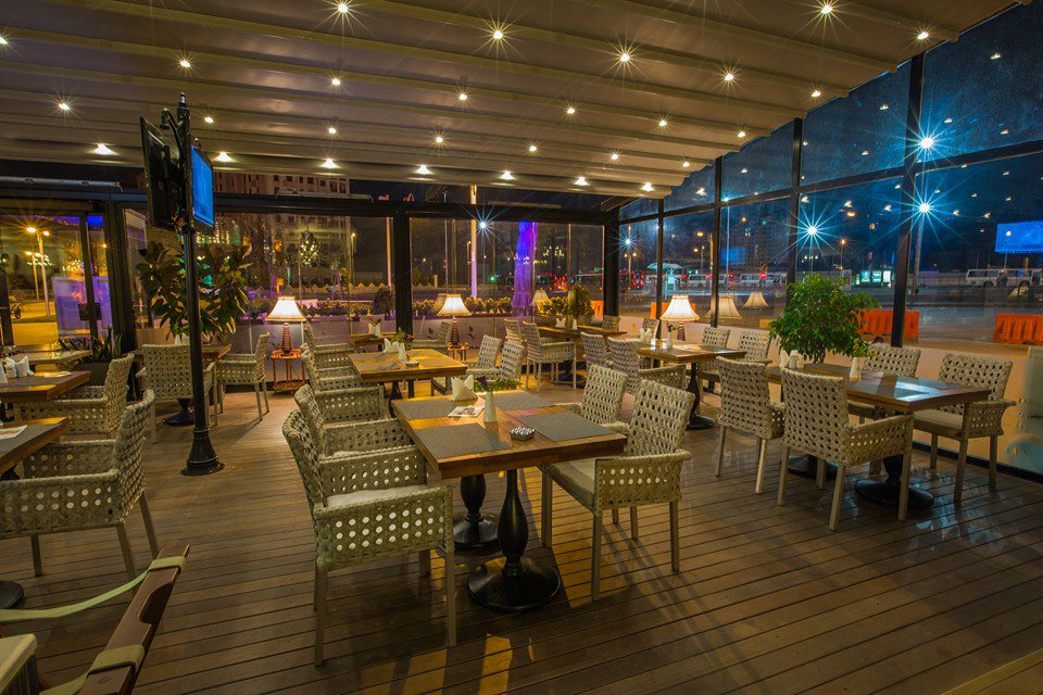 Yaxınlarınız və doğmalarınızla birgə Zanbaq restoranına gedərək görüşməyin dadını ləziz təamlardan dadaraq çıxarın.