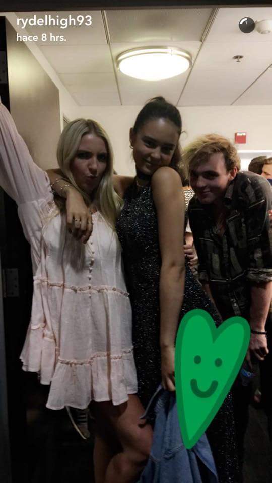 Jacky_R5's tweet photo. kurni ya no ecuentra ni qué hacer para robar fama.😒😑 https://t.co/OoLOBWJDxf