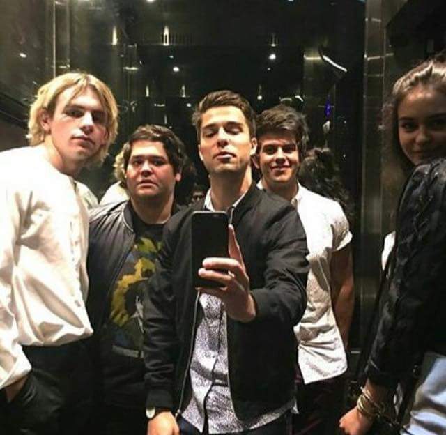 Jacky_R5's tweet photo. kurni ya no ecuentra ni qué hacer para robar fama.😒😑 https://t.co/OoLOBWJDxf