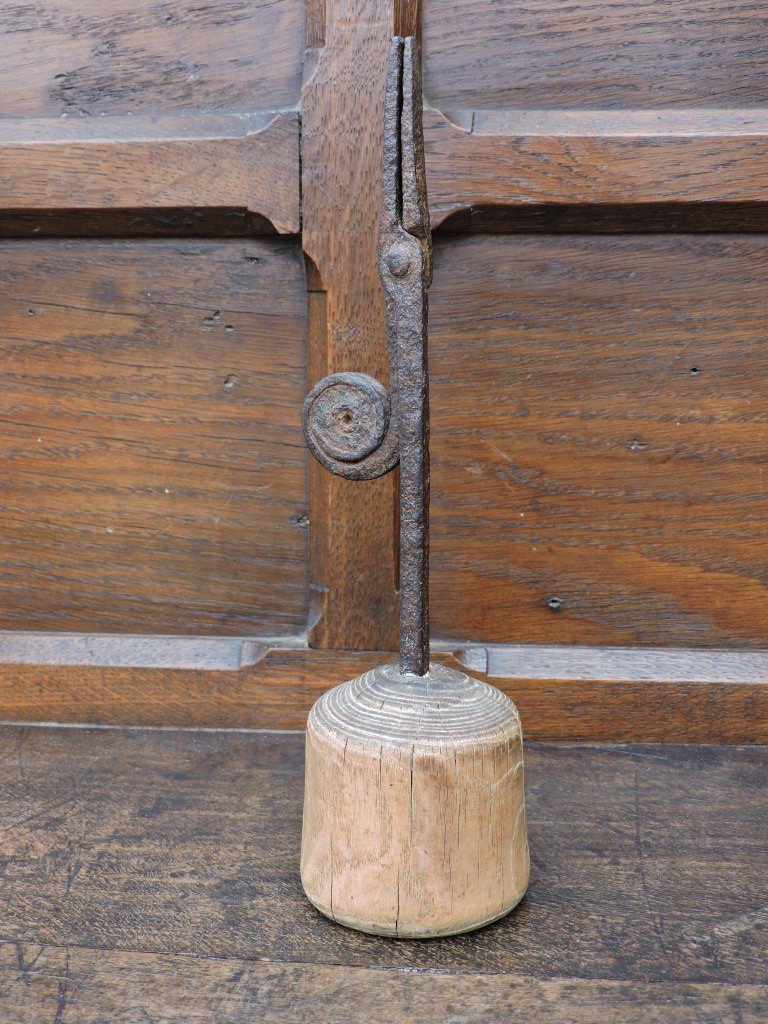 HoltAntiquesLtd's tweet photo. Last tweet today! 3 more #rushlights now #instock. 2 are #welsh #antique examples. #periodlighting @HoltAntiquesLtd https://t.co/rU4N8xFtlt