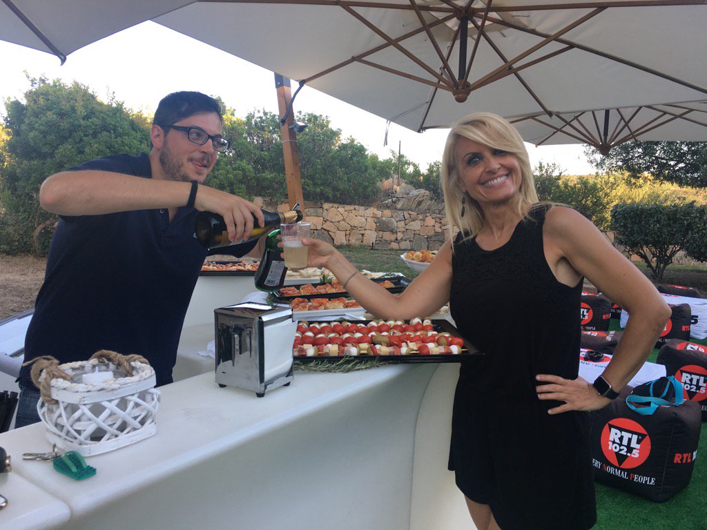 RTL 102.5 (@rtl1025) on Twitter photo Quale sarà il drink giusto per conquistare <a href="/federicagentile/">Federica Gentile</a>? <a href="/emacarocci/">Emanuele Carocci</a> attende consigli! On Air #lestatesiamonoi Quale sarà il drink giusto per conquistare <a href="/federicagentile/">Federica Gentile</a>? <a href="/emacarocci/">Emanuele Carocci</a> attende consigli! On Air #lestatesiamonoi