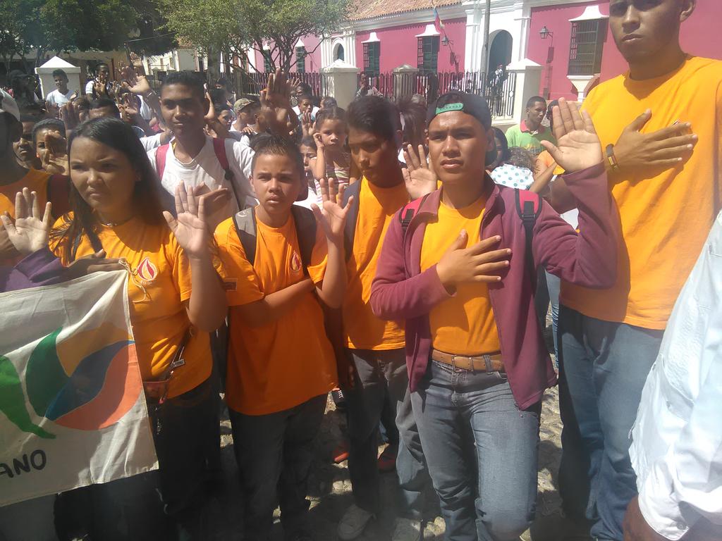 mevenfalcon's tweet photo. Juramentacion d l@s intructor@s de campismo e interpretación ambiental en el marco dl inicio dl Plan Vacacional 2016 https://t.co/VCJ0QZPsYd