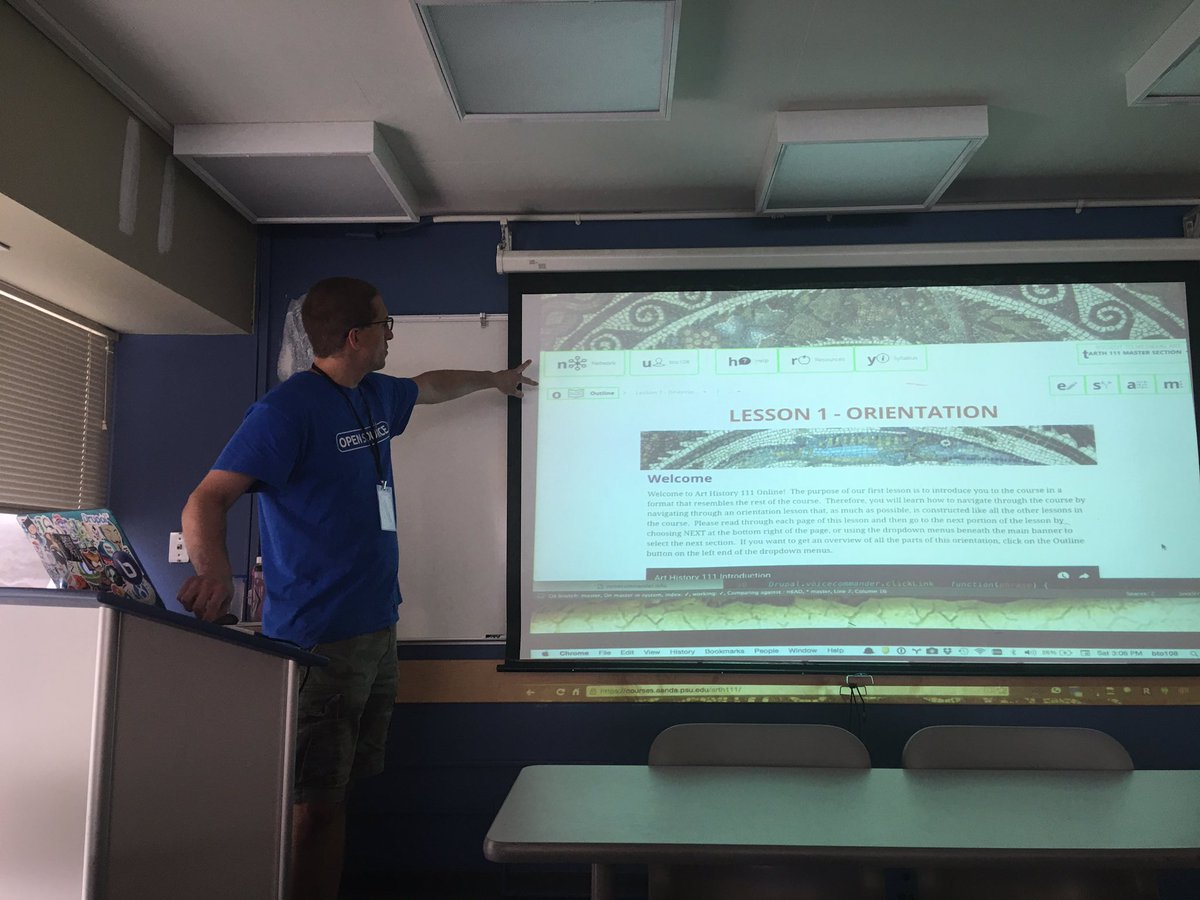 sugaroverflow's tweet image. Super cool conversational & keyboard interfaces talk with @btopro at @drupalcamppa #drupalcamppa