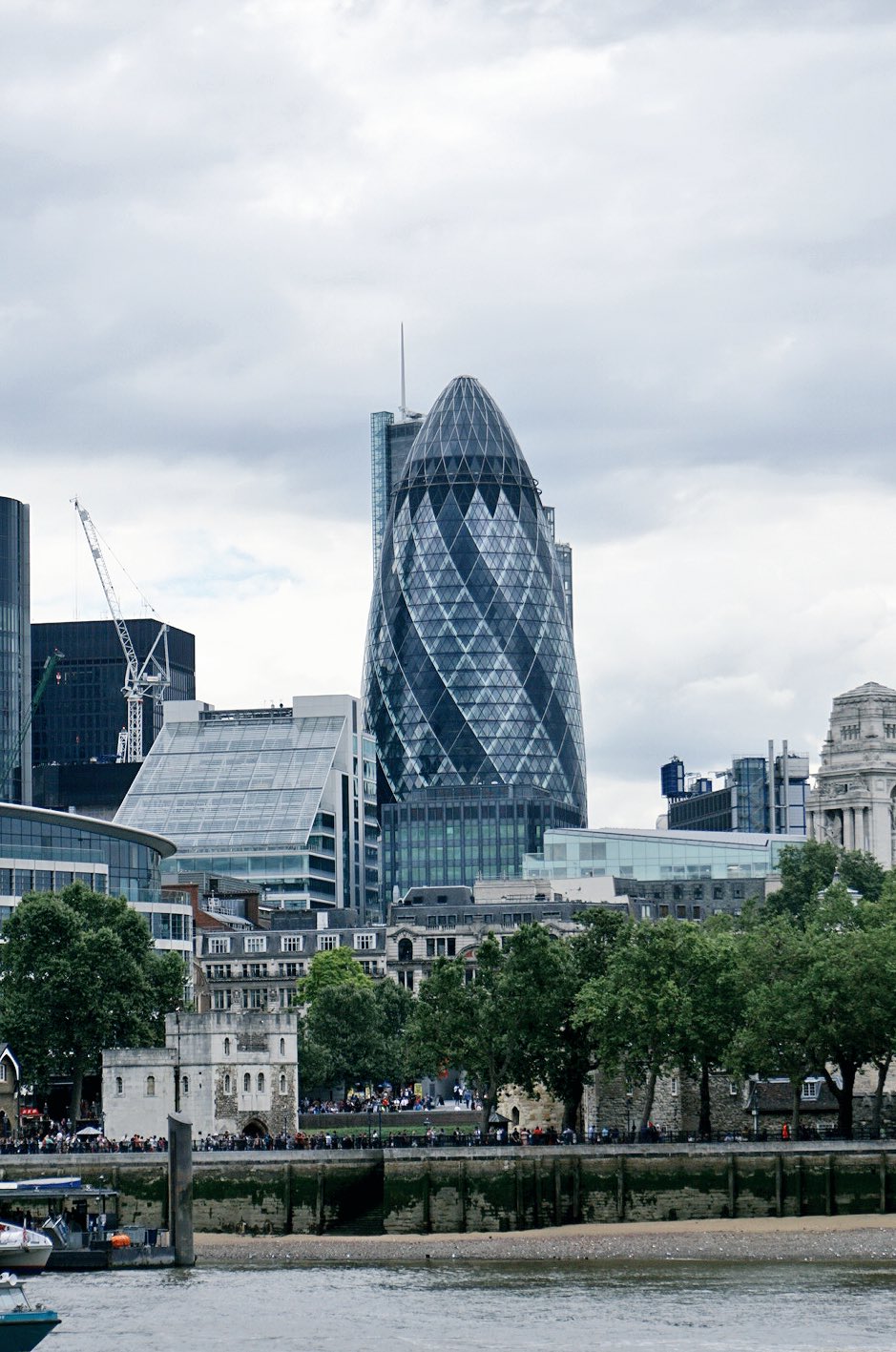 たけのこ タワーブリッジと暗号に使われてた卵形の建物シティーホール ロンドン市庁舎 ピクルスみたいな建物ガーキン 30セント メリー アクス コナンと博士が奔走してたロンドン塔 ロンドン編コナン T Co Fixengvlui Twitter