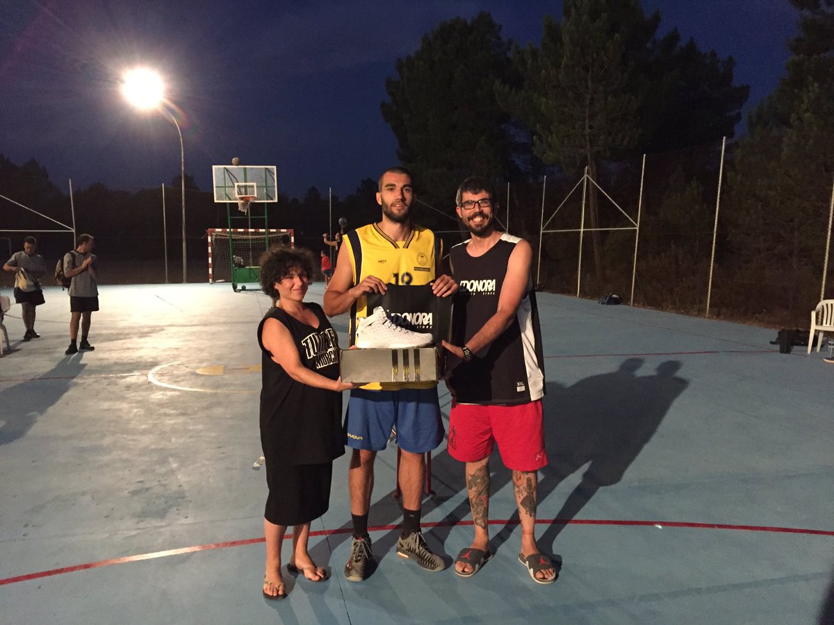 HereticsSball's tweet photo. Campeón del concurso @edonora de triples @rogarui https://t.co/2F5Zjpao8r
