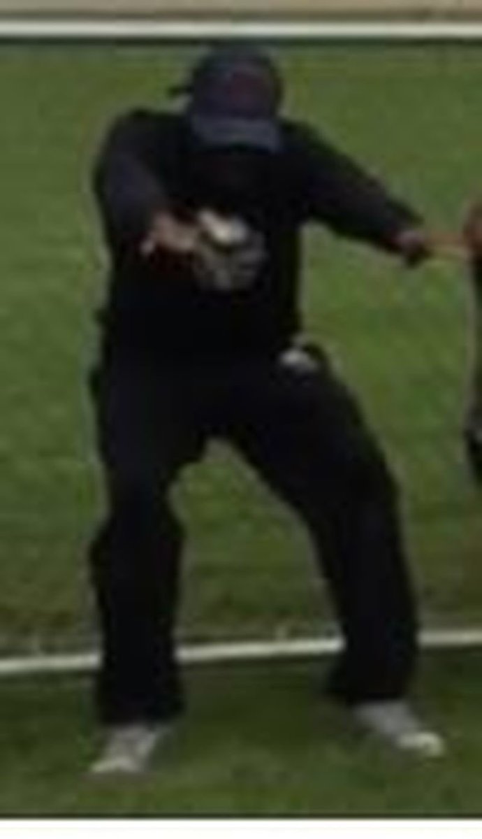TracyTongTV's tweet photo. Police looking for this man who joined a fitness boot camp class then shot 2 people @ Christie Pits Park https://t.co/lEgfZsaGnM