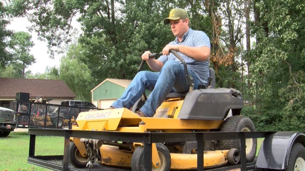 Vet offers free lawn care services for disabled veterans : bit.ly/2aAfZCI