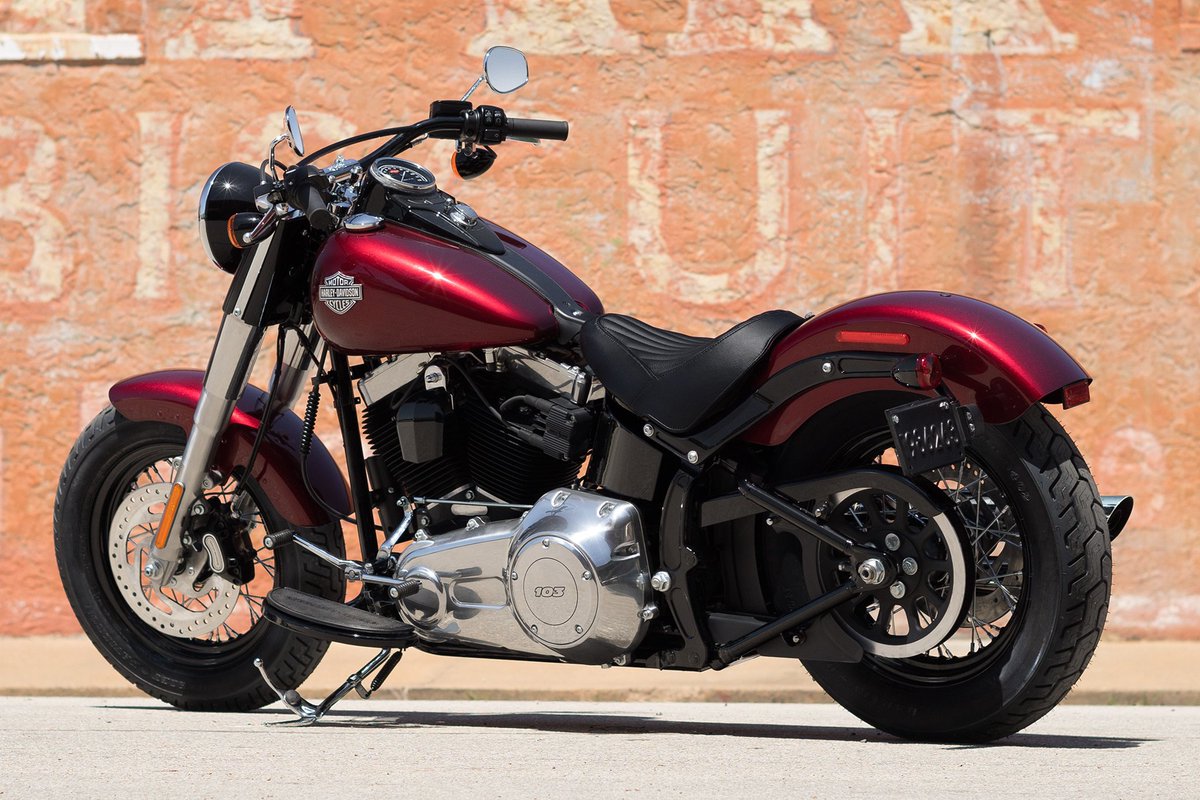 Bright chrome &amp; blacked-out metal marry well on the #SoftailSlim. Who's your perfect match?  cyclecitymaui.com/inventory/v1/C…