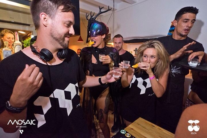 BeckyRascal's tweet image. Shots with my boss  @MaceoPlex #24hrpartypeople #mosaic ... Amazing day with class people ❤️👯🎉