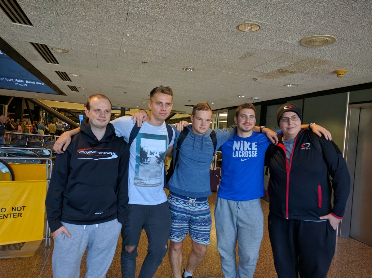 Coo9tszXgAA8hk5.jpg:large