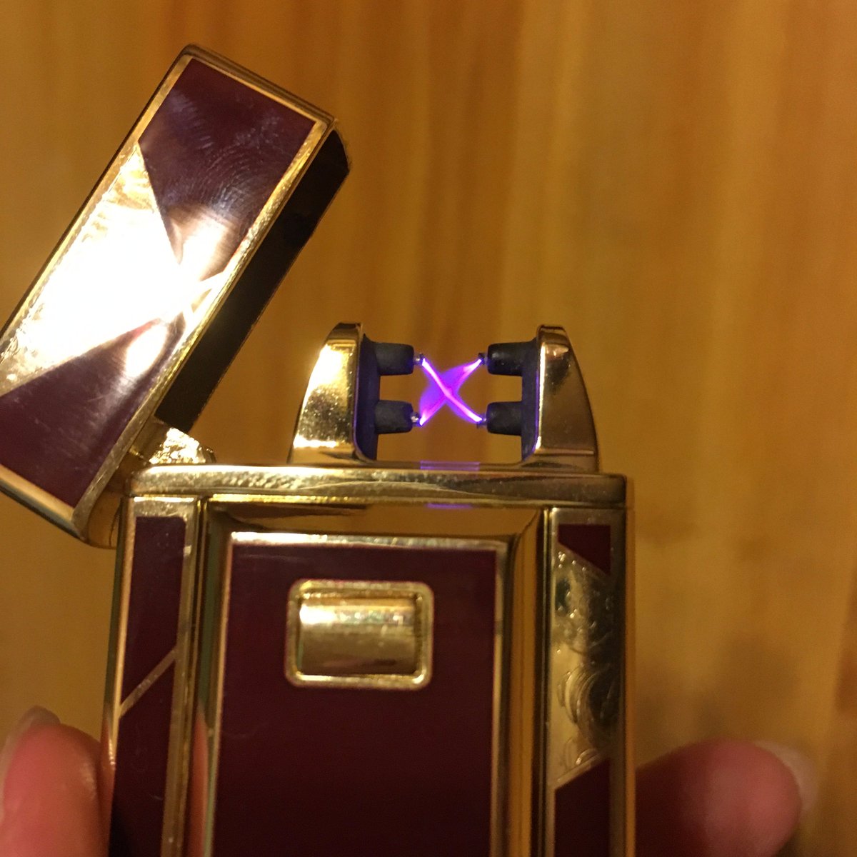 tyabataketwigy's tweet photo. ふひひひひひ
買ってしまった！！
新時代のライター！！！かっこいいでしょー？？ https://t.co/2FXLMJgjst
