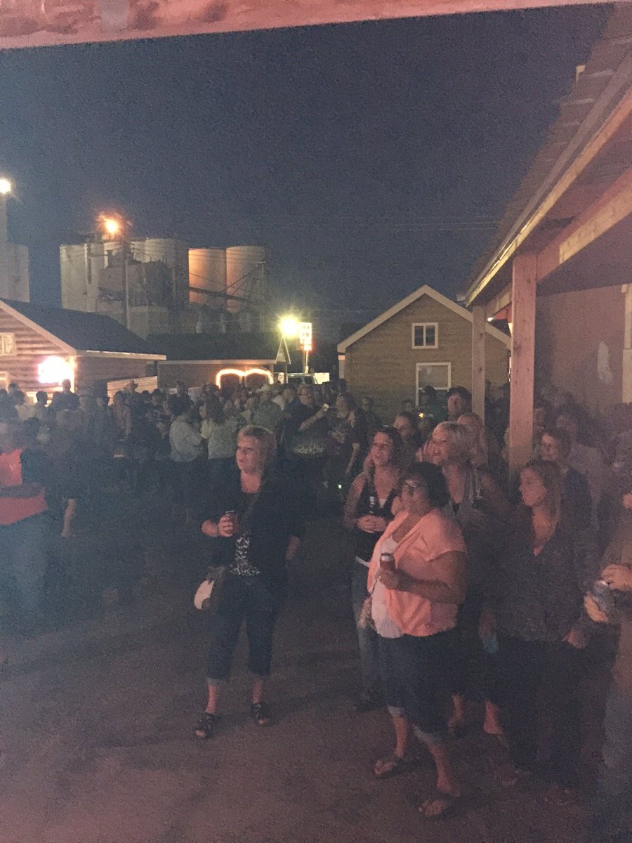 Great crowd last night in North Dakota! Thanks to everyone who came out! #HowDoYouHonkyTonk