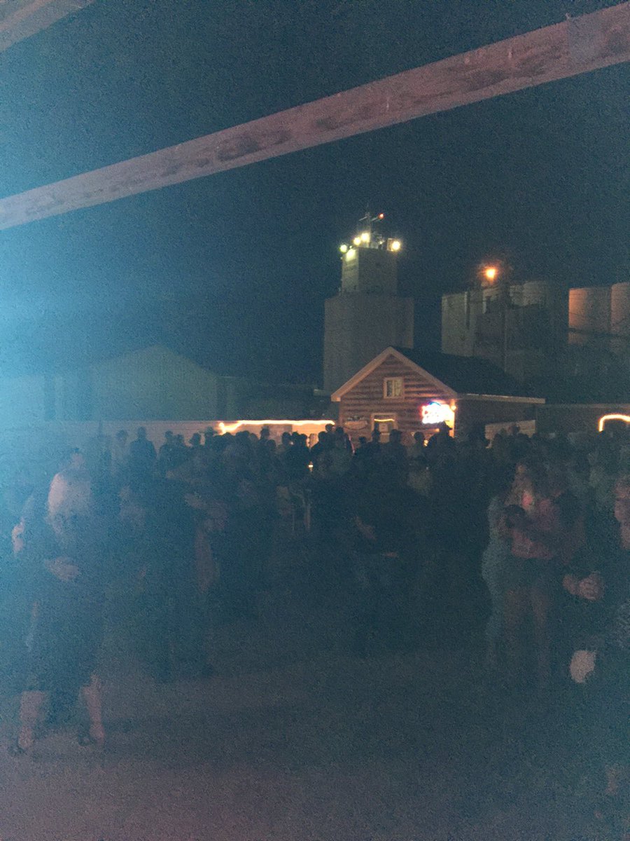 jakeworthington's tweet photo. Great crowd last night in North Dakota! Thanks to everyone who came out! #HowDoYouHonkyTonk https://t.co/QvUqqnql9D