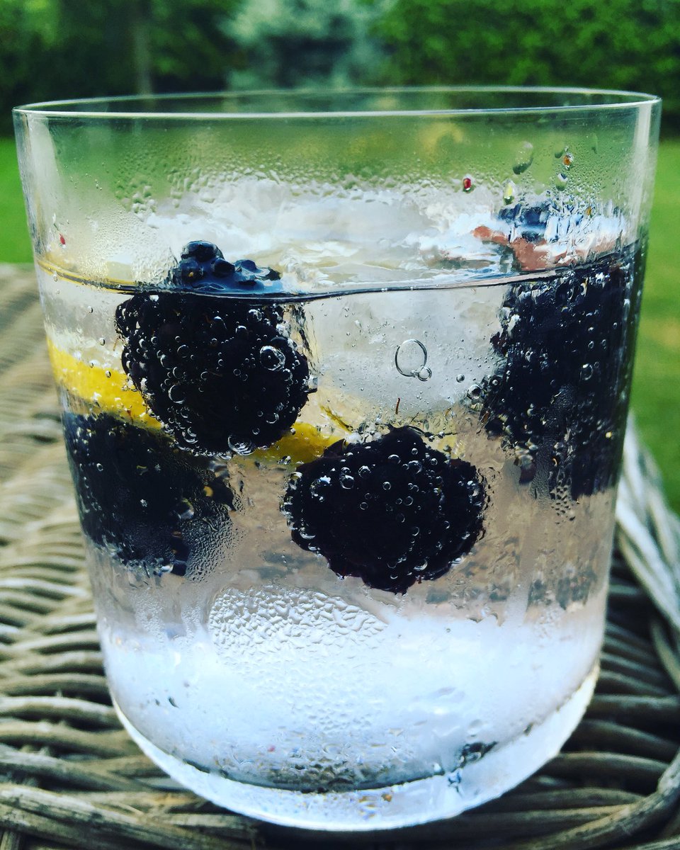 Altay_Y's tweet photo. #gin #beefeter https://t.co/tMBHCjA2cS