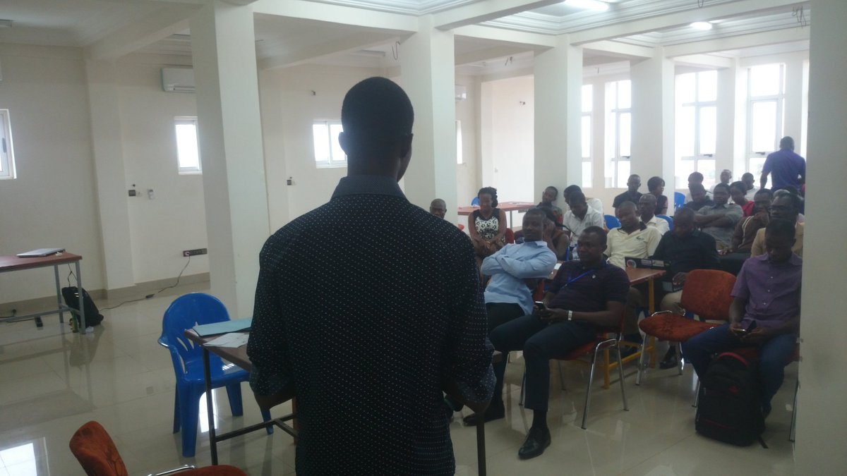 yabsi1er's tweet photo. Depuis 9h ce matin une soixante de personnes travaillent au #DataCampBF à @anptic @OpenDataBurkina https://t.co/JwVp8bvd0n