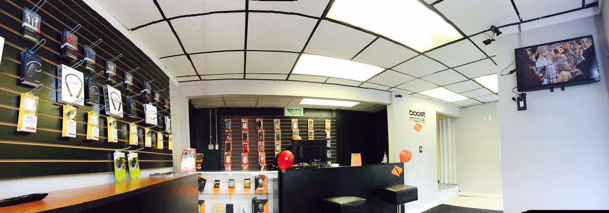 BoostMobileWV's tweet photo. Come see us at #Eisenhower dr in #beckleywv can't miss the small #orange building 🍊🍊 #BoostMobile #free #phones 😎😎 https://t.co/pk5DAMGeG3