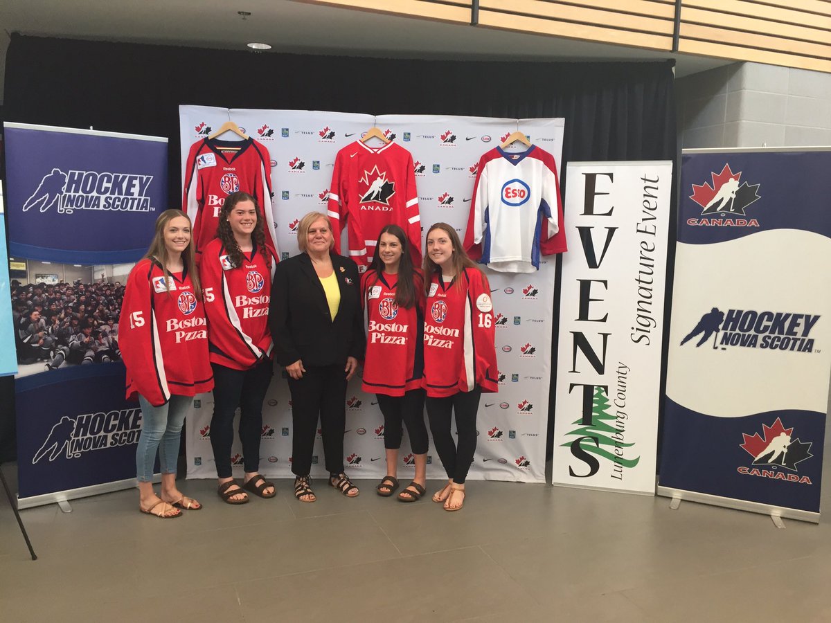 Big news from <a href="/TownBridgewater/">Town of Bridgewater</a>! @TheNSFMHL's <a href="/MBPaaa/">Metro Boston Pizza</a> will host the @HC_EssoCup at the @lclc_ns in 2018! #nsproud