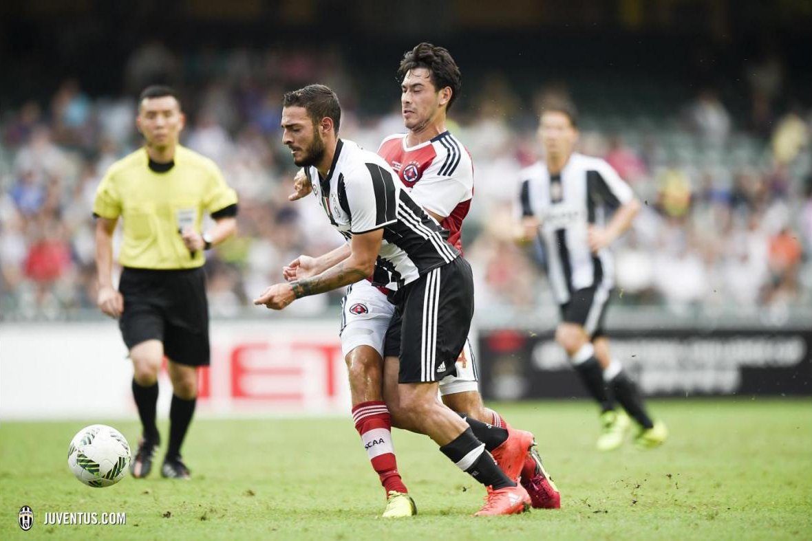 JuveGiovanili's tweet photo. FOTOGALLERY - #SCJuve 1-2, in campo quasi tutti i giovani aggregati alla prima squadra ⚪️⚫️ ►https://t.co/c9nqM58fxR https://t.co/NUuyXG7aow