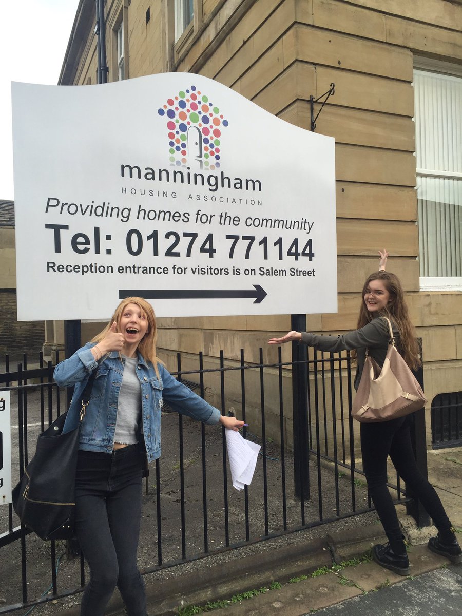 NoToIsolation's tweet photo. Take a photo with a centre that helps homeless people https://t.co/WvnN68ai14
