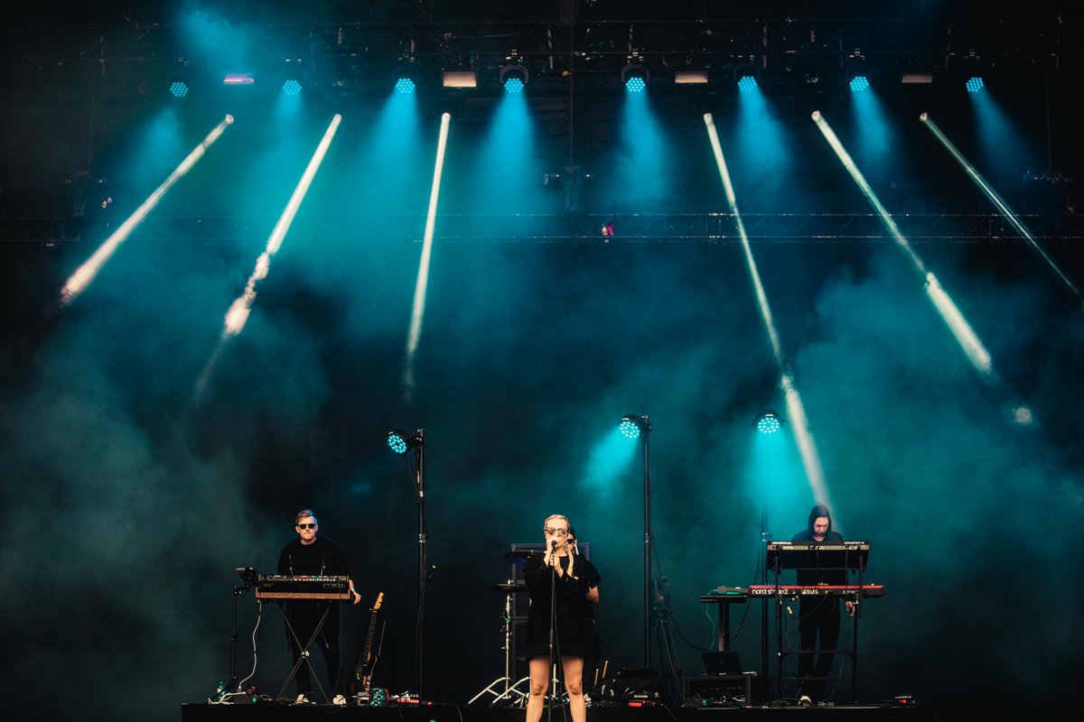 Van vaste achtergrondzangeres van <a href="/netskymusic/">Netsky</a> tot straffe solo artieste: <a href="/BillieOfficial1/">Billie</a>! #suikerrock #AllAreas