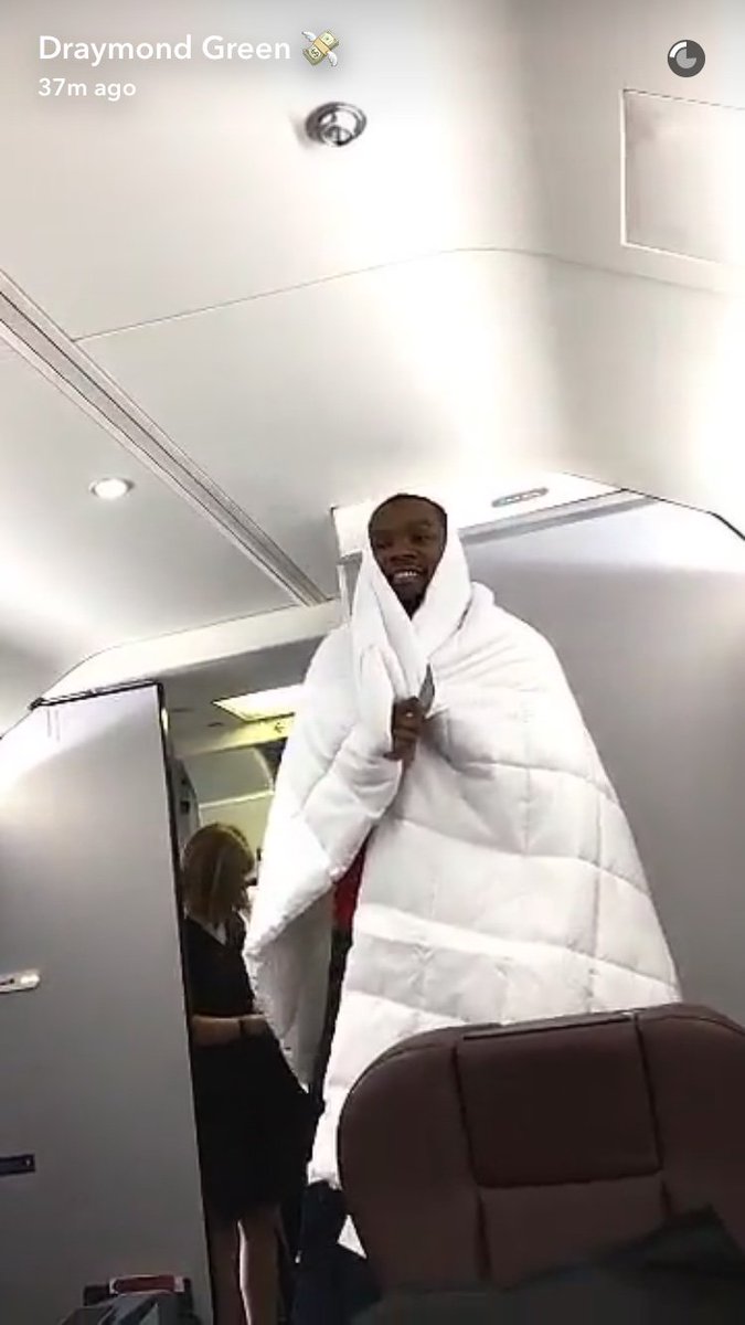 BleacherReport's tweet photo. Kevin Durant out here looking like E.T. 😭 (via 👻 @Money23Green) https://t.co/eY4FkTXPS5