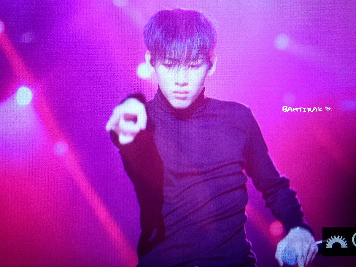 BAMTIRAK's tweet photo. 160730 FLY IN HK #뱀뱀 #BAMBAM #GOT7 #FLYINHONGKONG @BamBam1A 😫😍 https://t.co/KNGf22a2O9