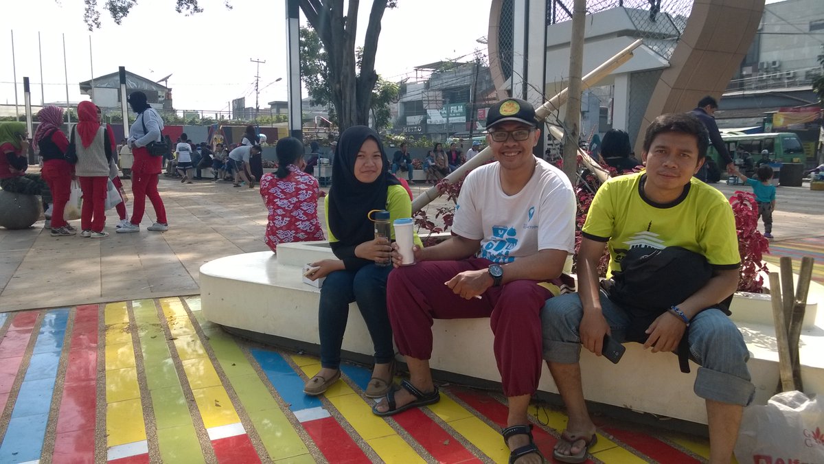GBDisiplin's tweet photo. #Alun2Uber yuk Minggu pagi pkl 07.00 WIB bawa semangat, senyum plg manis, handglove, trashbag &amp; tumbler @sekitarbdg_ https://t.co/j51CTKDFLC