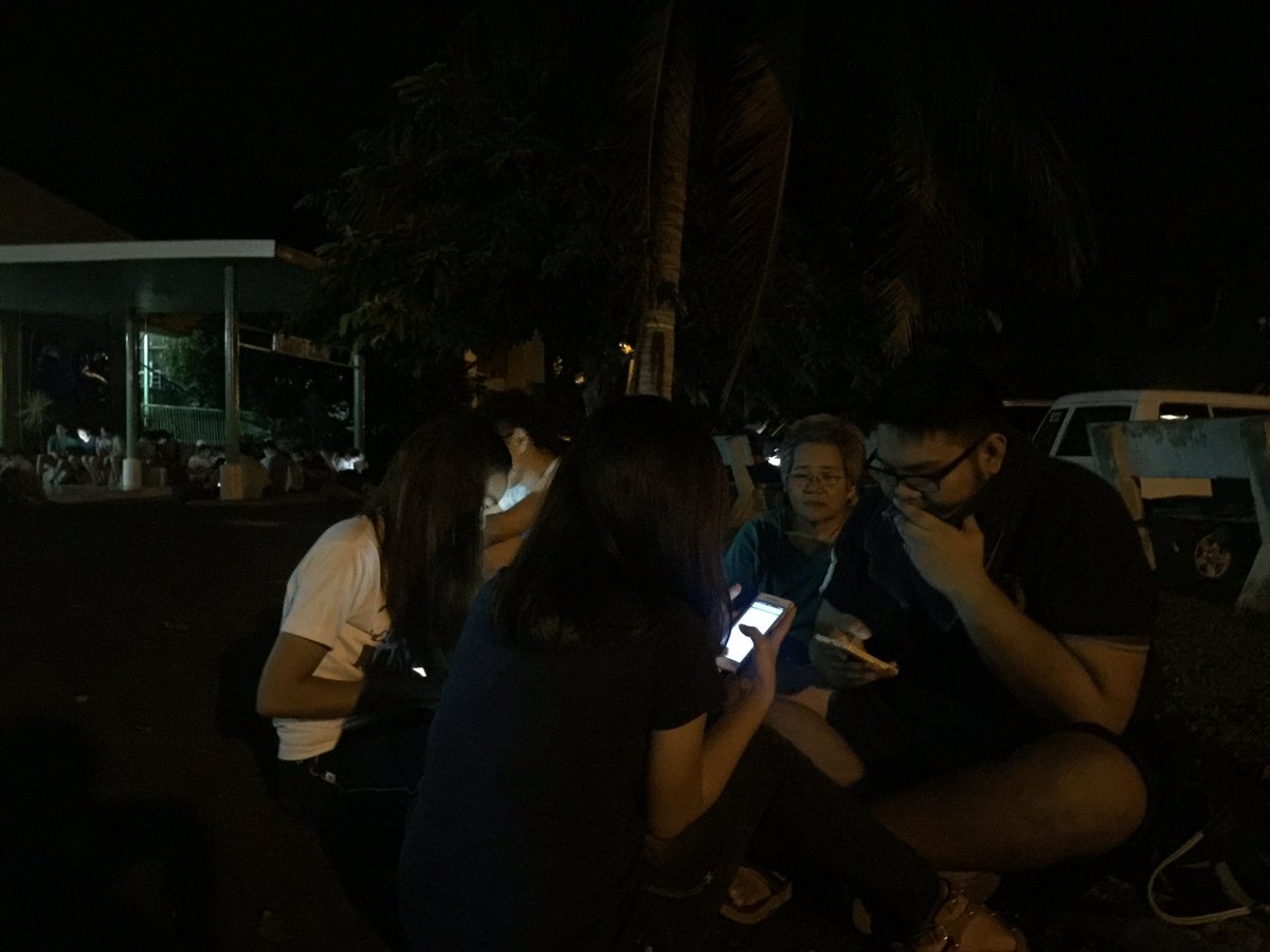 uplbperspective's tweet photo. Some students are also using SAIS at the Graduate School lobby. #JunkSAIS https://t.co/p856wTsD2n