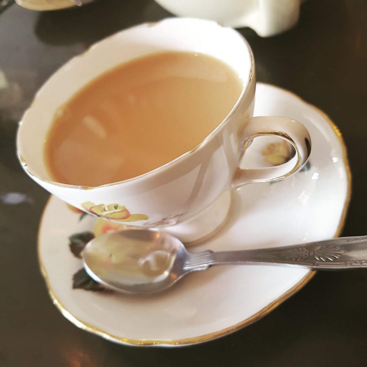 gcabray's tweet photo. How cute ☕ #rumpuscosy #radiantspace #effervescent #englishtea #cupandsaucer #baegraveandfriends https://t.co/8PSCU0eWLg