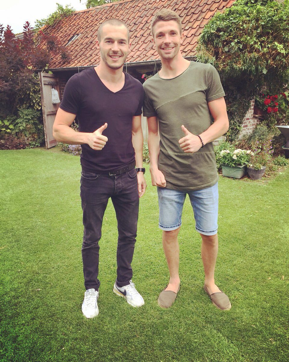 SiebeHannosset's tweet photo. Messcherp! Die volgt duidelijk het advies van zijn PT! 😬☝🏻️💪🏻 @BMechele44 #football #lifestyle https://t.co/x59scaN97d