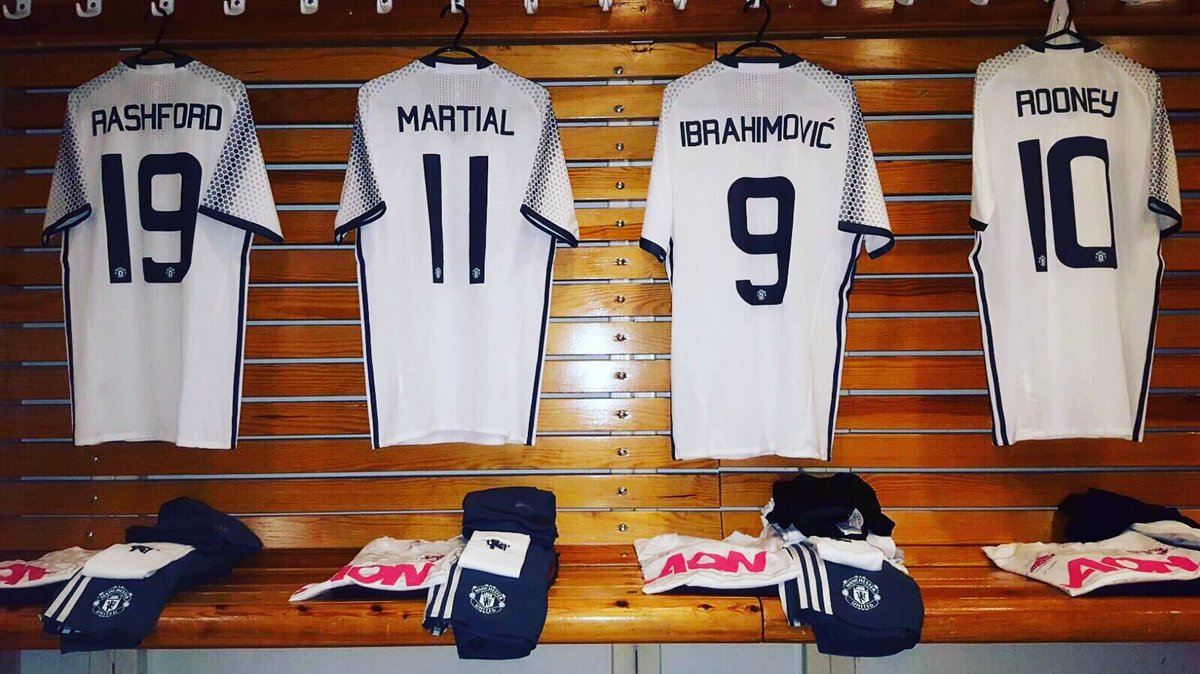 actus_foots's tweet photo. Dans le vestiaire de Manchester United... https://t.co/R8OU1FTT4I