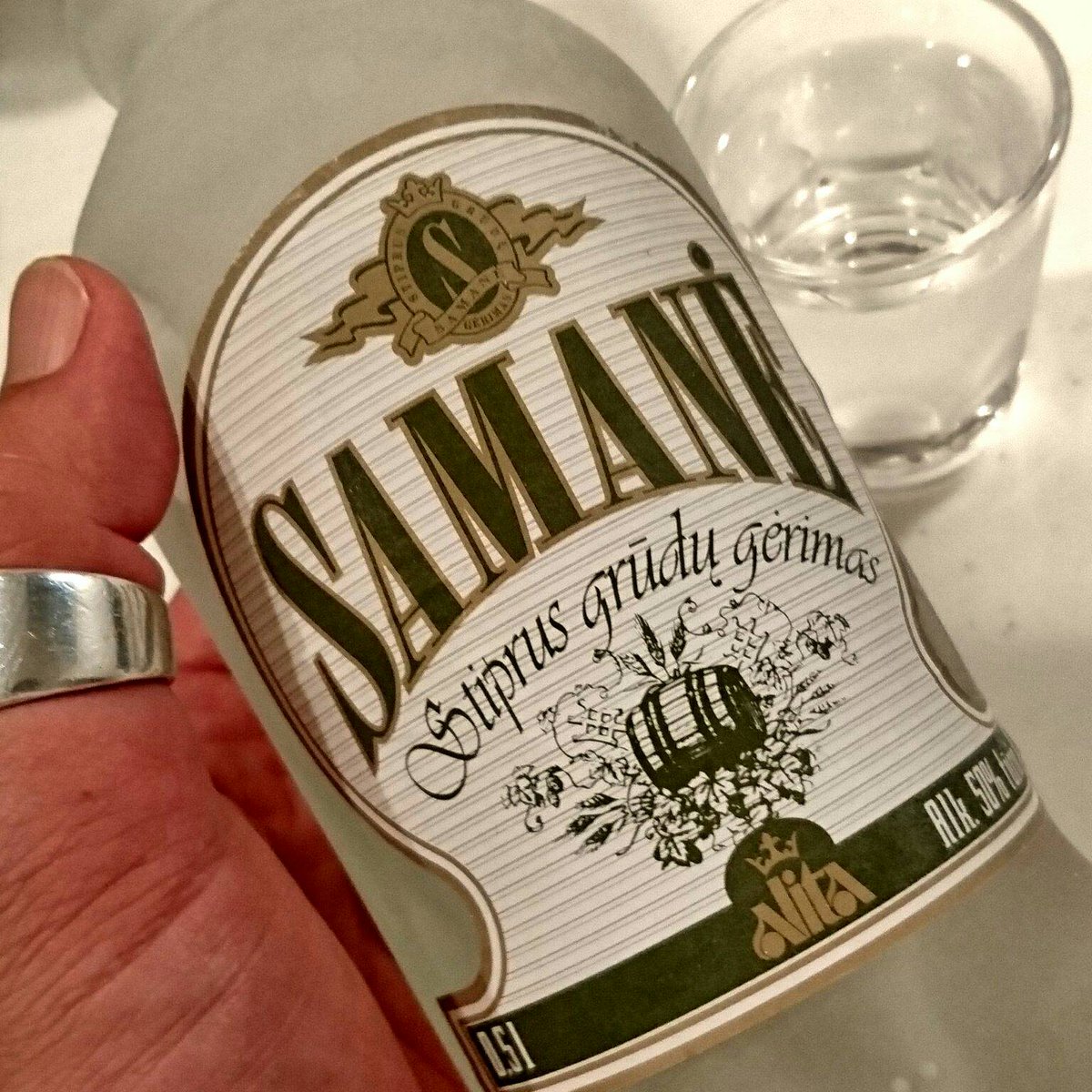 wiggin_YHWH's tweet photo. 黒パンの味がするウォトカ(´∀`)
SAMANE vodka 50% ライ麦100%ウォトカ #samane #Lithuania #vodka #家呑み https://t.co/utFCFmsPtg