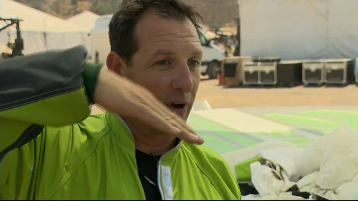 VIDEO - Une chute de 7.500 mètres sans parachute: le pari fou d'un Américain bfmtv.com/mediaplayer/vi…