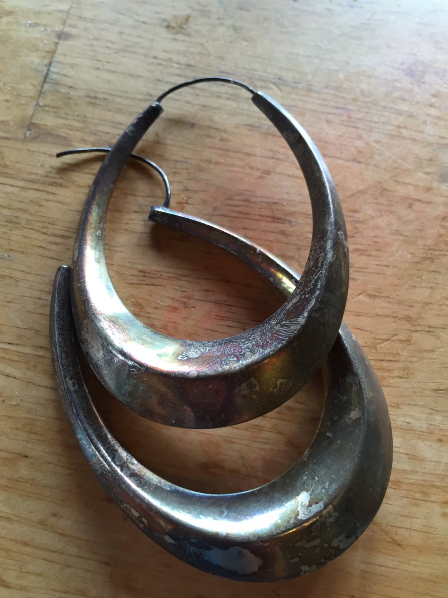 AyadeLeon's tweet photo. Breaking out the big hoops for the #UPTOWNTHIEF book party today. Thx @liciraquel for lo cost silver polishing tips! https://t.co/BRtOinkfkF