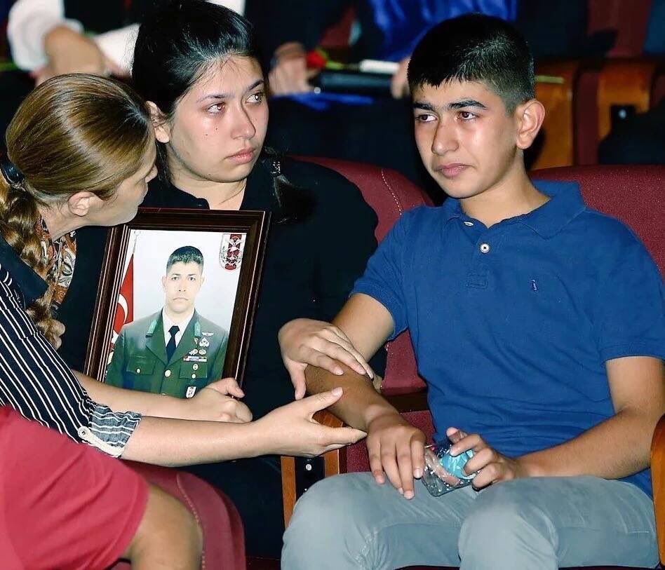 Sen öyle birinin oğlusun ki koçum, yer gök babanın adını sineye kazıdı.