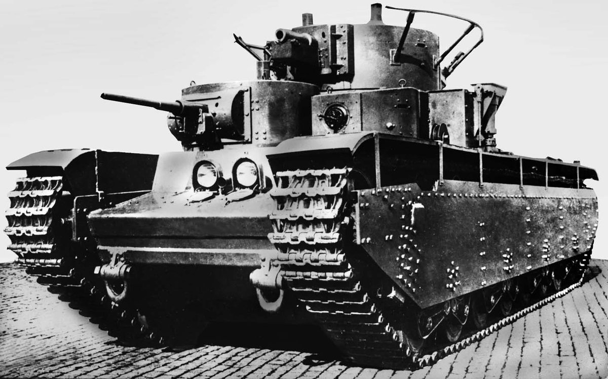 マスターg 主砲は九七式中戦車の砲塔まま車体を大型化して砲塔を 増加した大日本帝国陸軍最後の重戦車 四式重戦車オロ 砲塔数の増加でチハを超える歩兵支援強化を狙うが後に 脅威となるm4に攻防速全てで劣ると判明し開発中止に 素人は騙せる
