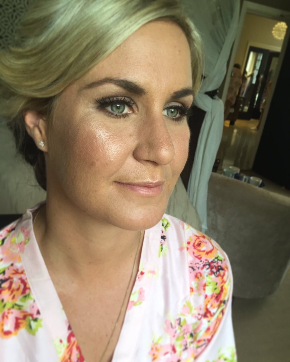 BadenMUA's tweet photo. #traceybadenmakeup #makeup #wedding #makeupinspo #highlighter #greeneyes #ardell #chantecaille #amazingconcealer https://t.co/2gYBy2bGQT