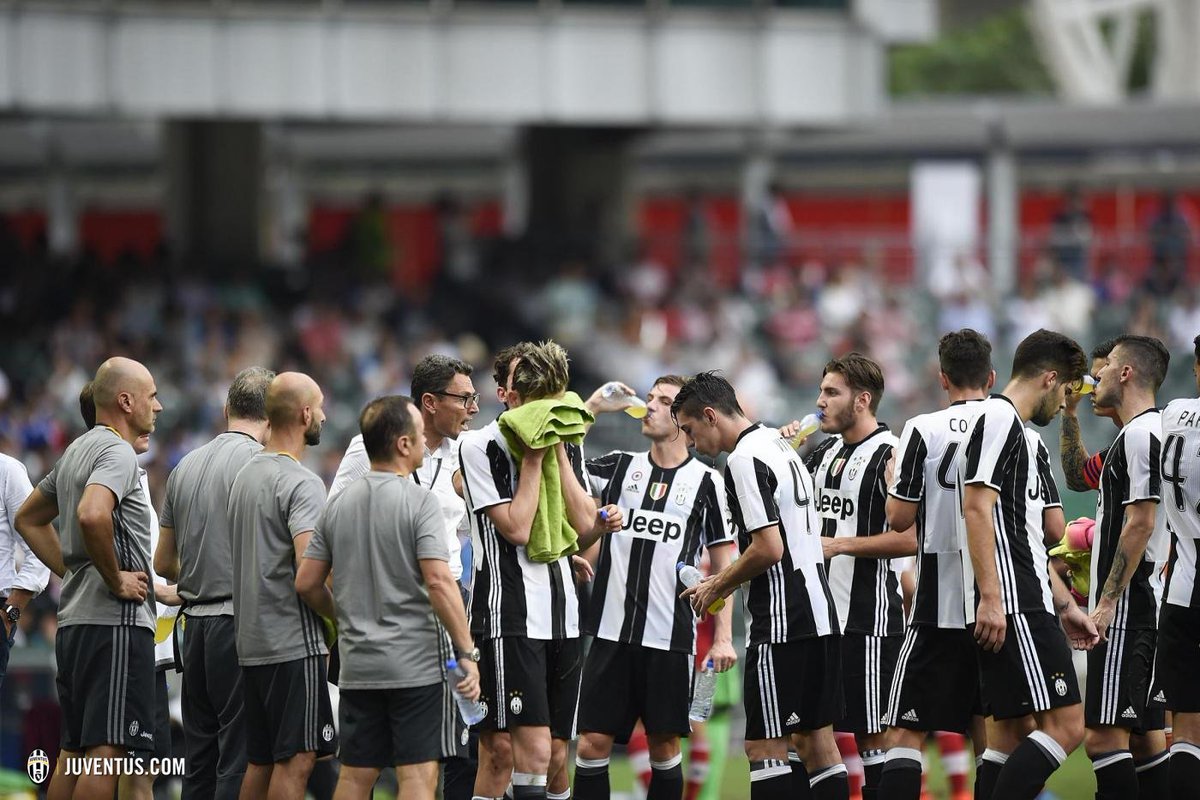 juventusfces's tweet photo. La fotogalería del Juventus-South China #JuveOnTour #SCJuve https://t.co/h8eKWr1iCm https://t.co/I1EoH5xHhI