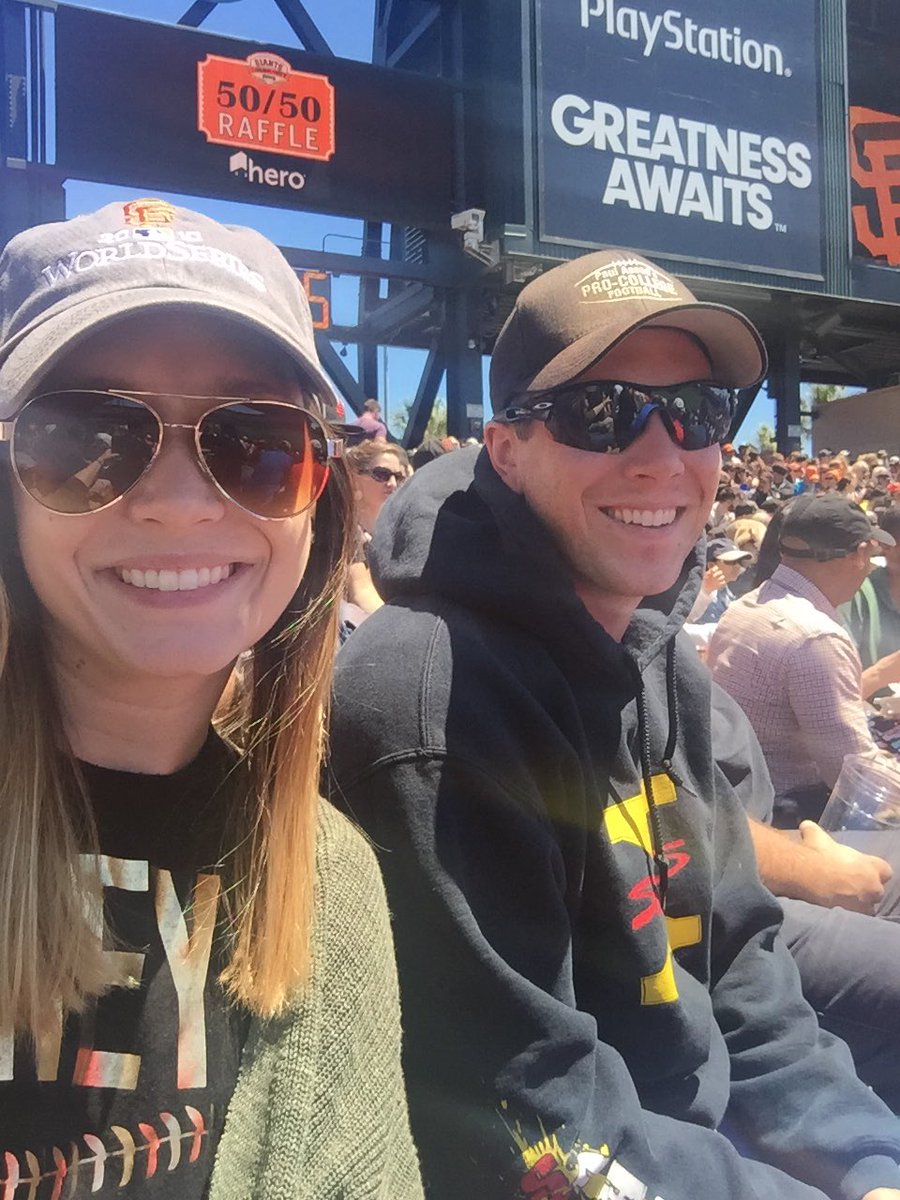 elise_derby's tweet image. Best graduation gift ever! Thank you bubs❤️⚾️ #MBAgrad #attpark #gogiants #gamerbabe