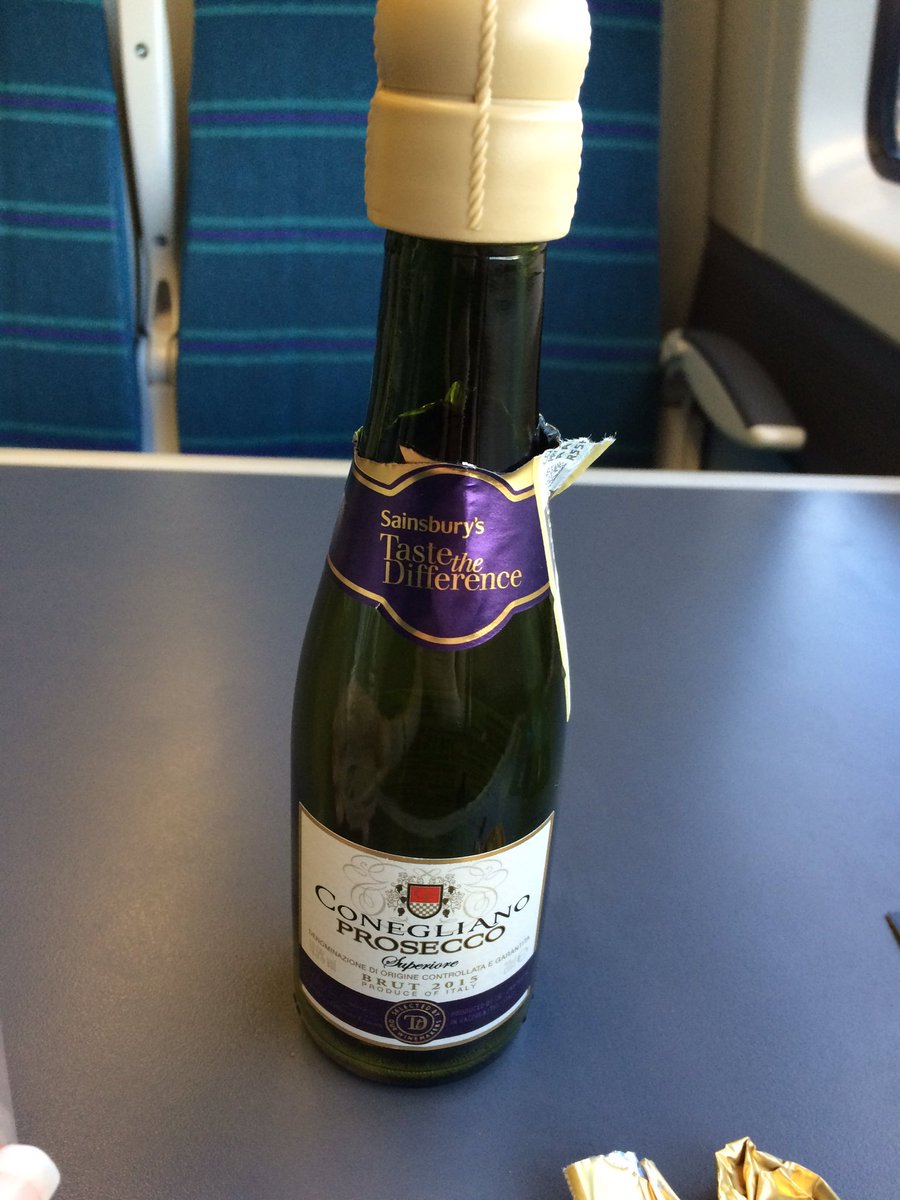 ePowelly's tweet photo. #hannahshen #stayclassy #traindrinking @hannahLpearson https://t.co/hCBcDrXsRk