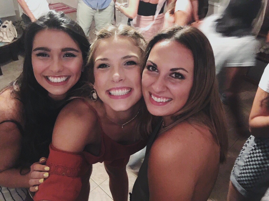 MadisonDresche1's tweet image. Breaking out the selfie stick last night was one of the best decisions I've ever made📸