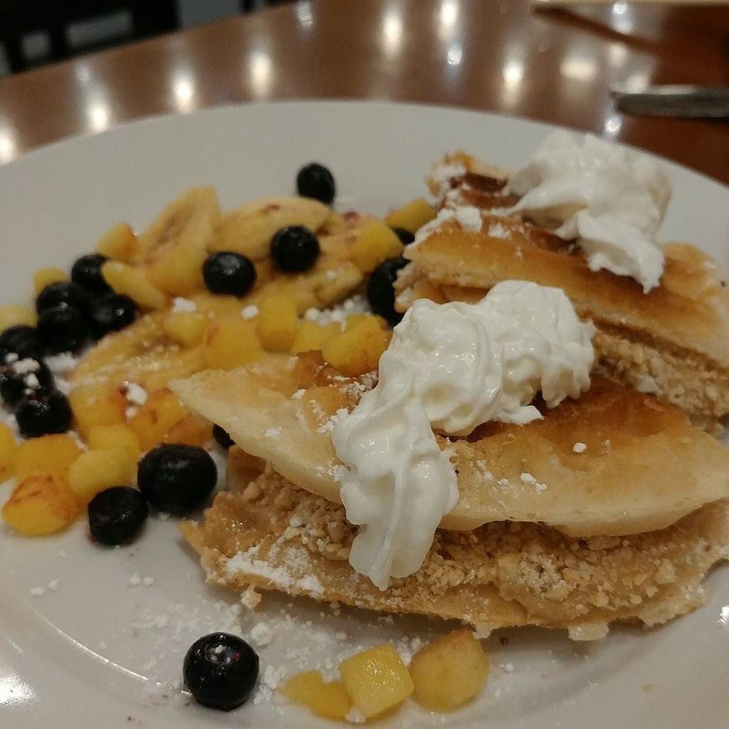 rickyli99's tweet photo. Sesame waffles @gomateihawaii #testmenu #testtasting #perksofthejob https://t.co/EZRcWej1Zo https://t.co/joumTs90mF