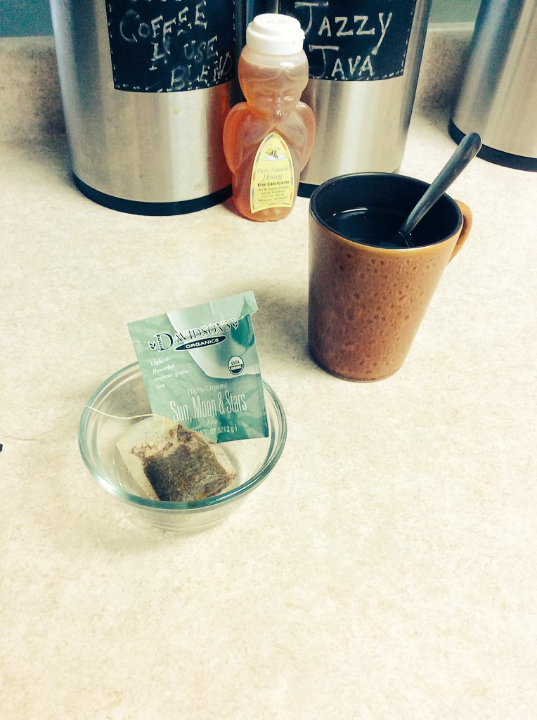 Masters_Hand1's tweet photo. We have tea for those who might need a little warming when it starts to get chilly out. #mastershand #chocolate https://t.co/HP0PsOvHWB