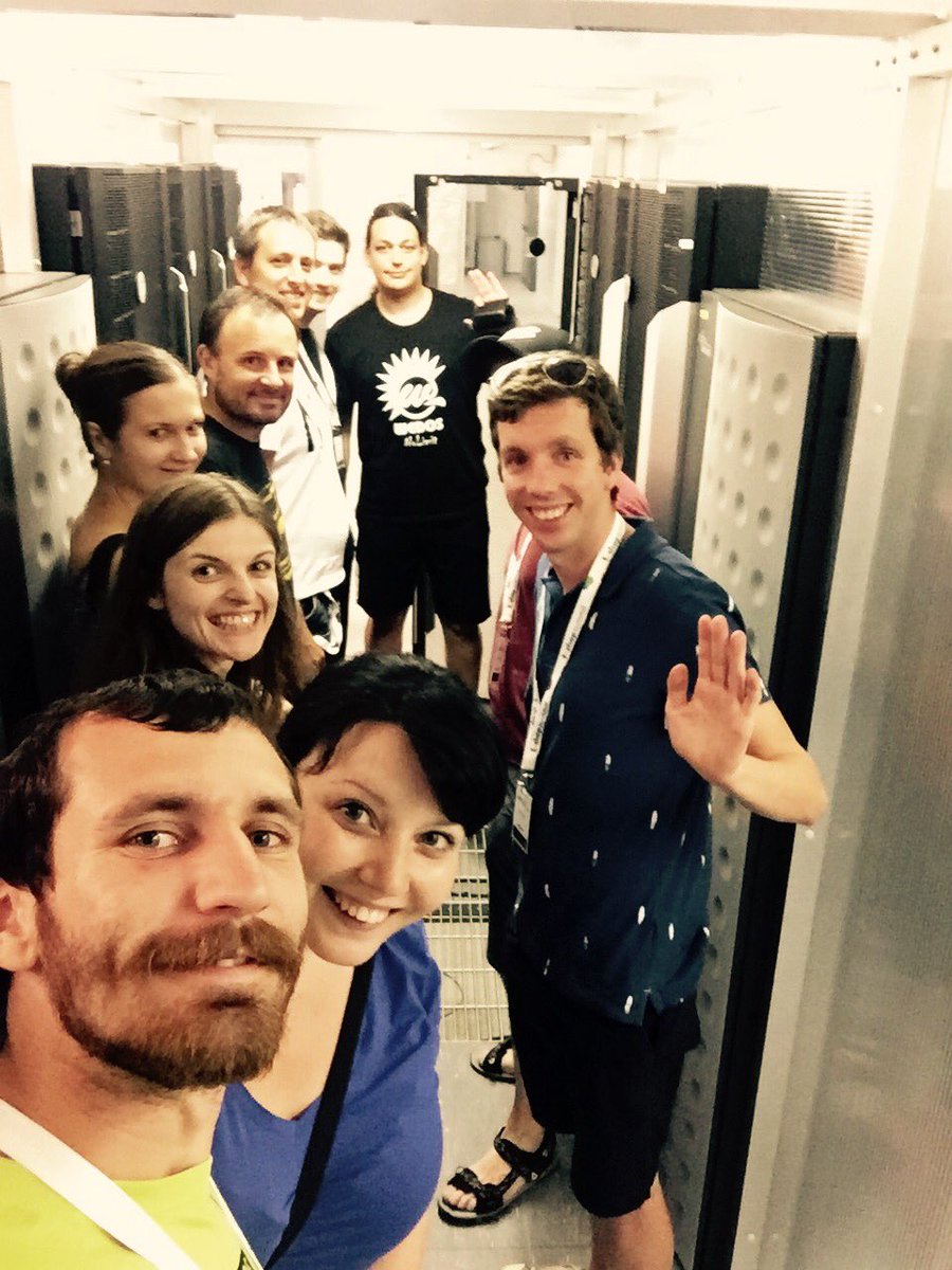 Exkurze do serverovny <a href="/WEDOS_cz/">VEDOS 🇨🇿</a> byla super! Díky @Daniel_Dubravec za skvěle komentovanou prohlídku :) #esv16