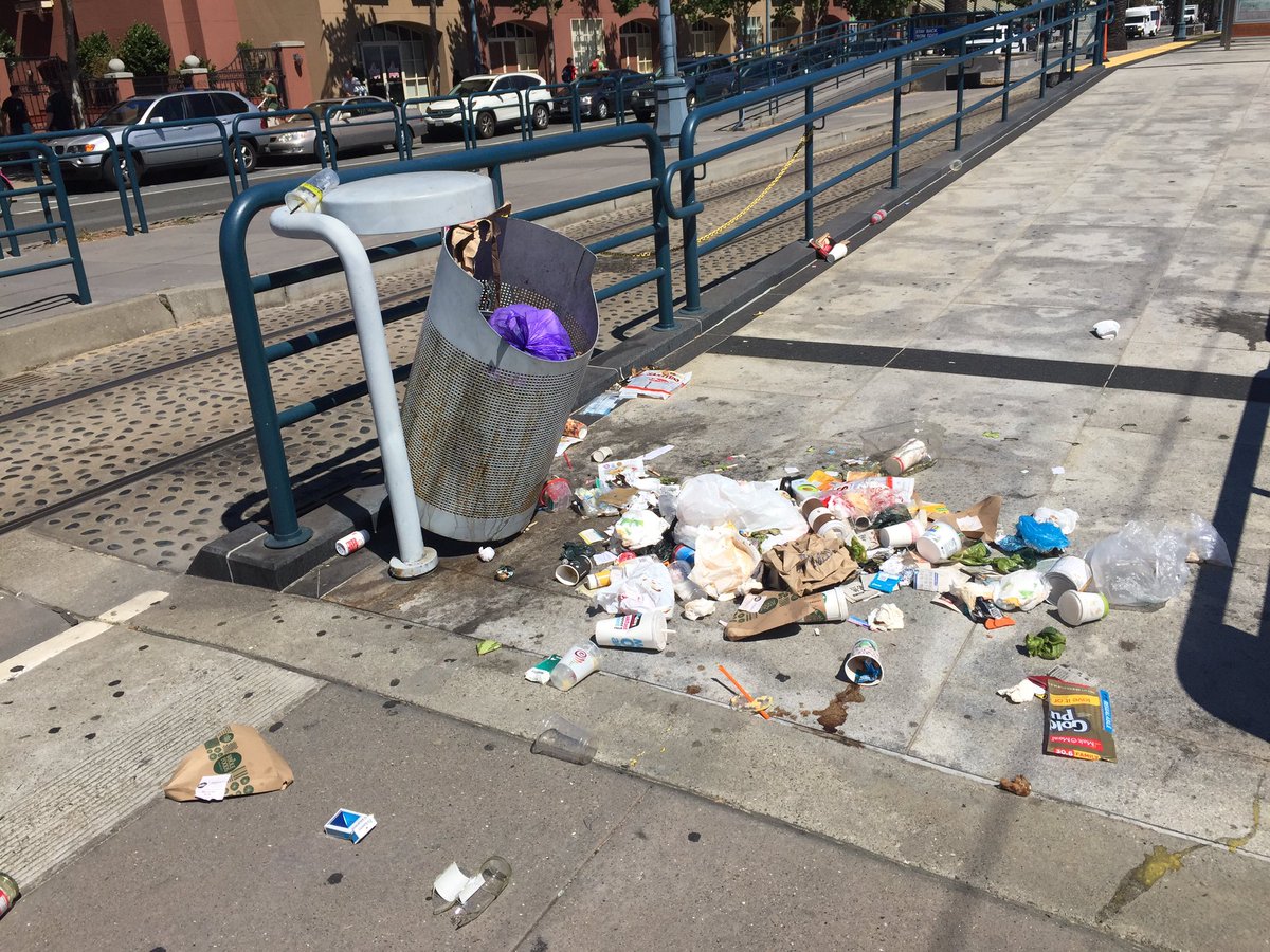 MM524's tweet image. At Brannan St Muni Station! Someone should take care of this disgusting sight... Please. @sfmta_muni