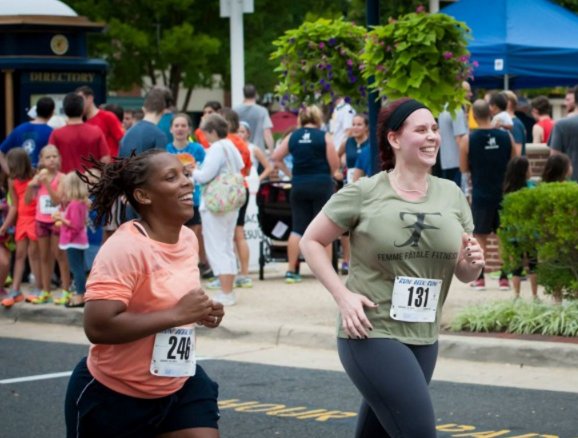 RunGeekRunRace's tweet photo. It's International Day of Friendship! Celebrate by registering to run #RGR2016 together: https://t.co/RyxNO1XWFW https://t.co/p1SusojHsN