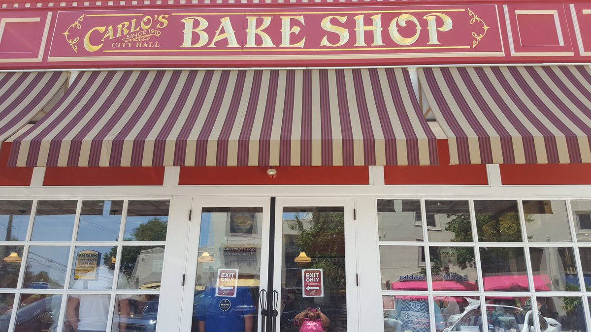 stephr831's tweet photo. @CakeBossBuddy I was in Dallas, tx &amp; had to stop @CarlosBakery. It was so delicious https://t.co/6UdCTehbPH