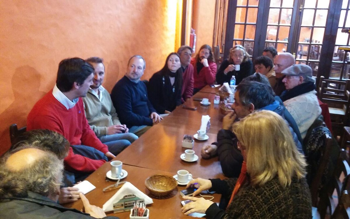 Sabbatella's tweet photo. AHORA compartiendo un encuentro con referentes kirchneristas de Tandil y de la región antes de la #PlazaDelPueblo https://t.co/umsp02TnnO