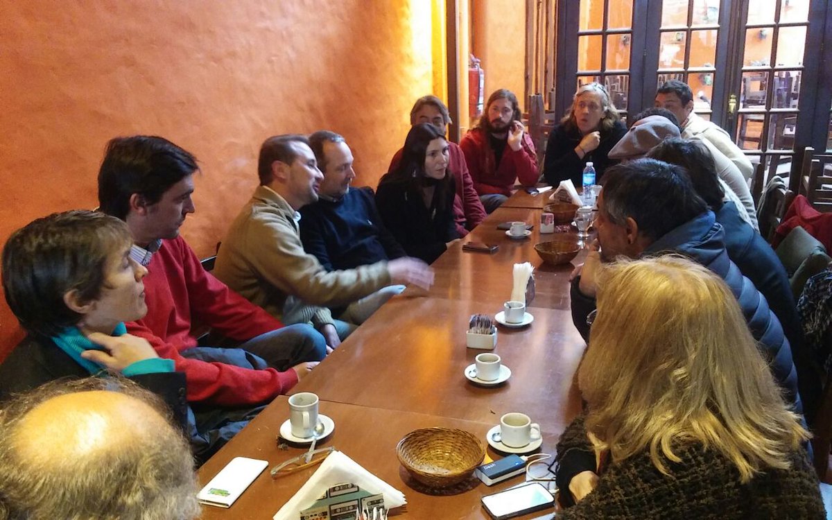 Sabbatella's tweet photo. AHORA compartiendo un encuentro con referentes kirchneristas de Tandil y de la región antes de la #PlazaDelPueblo https://t.co/umsp02TnnO